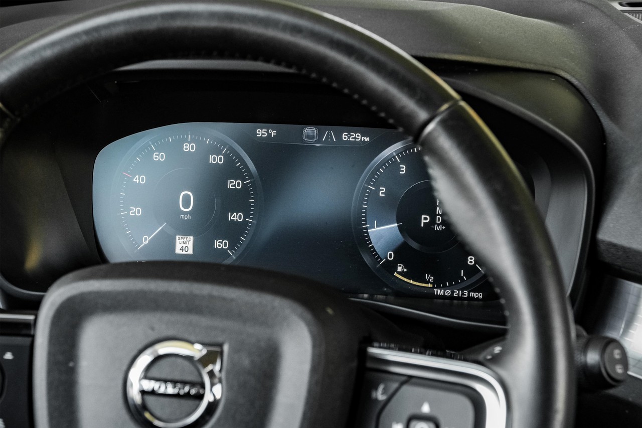 Volvo XC40 Vehicle Main Gallery Image 19