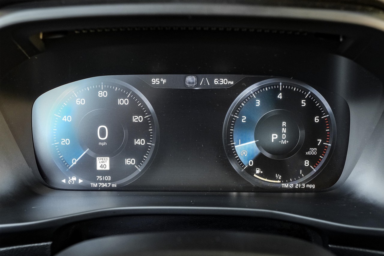 Volvo XC40 Vehicle Main Gallery Image 20
