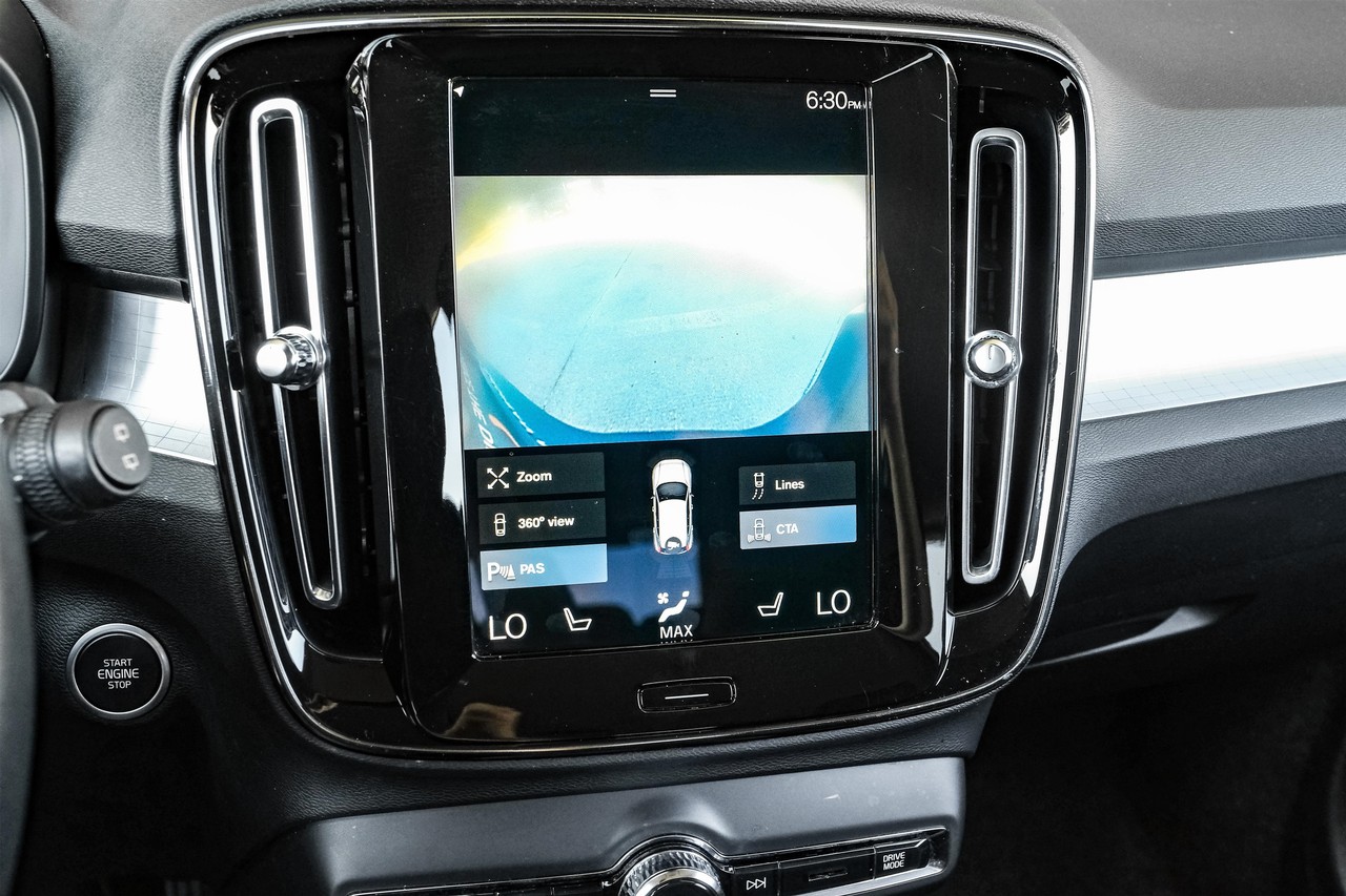 Volvo XC40 Vehicle Main Gallery Image 24