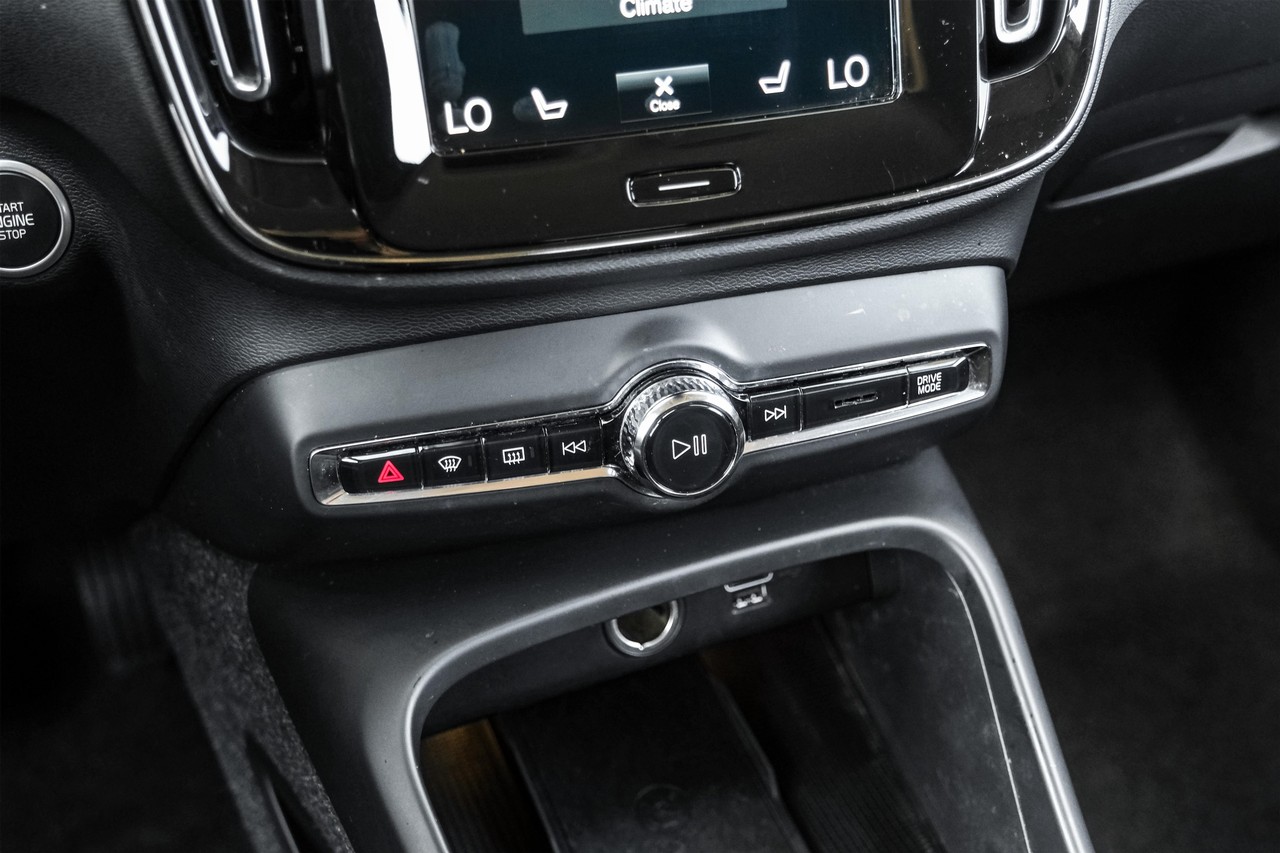 Volvo XC40 Vehicle Main Gallery Image 28