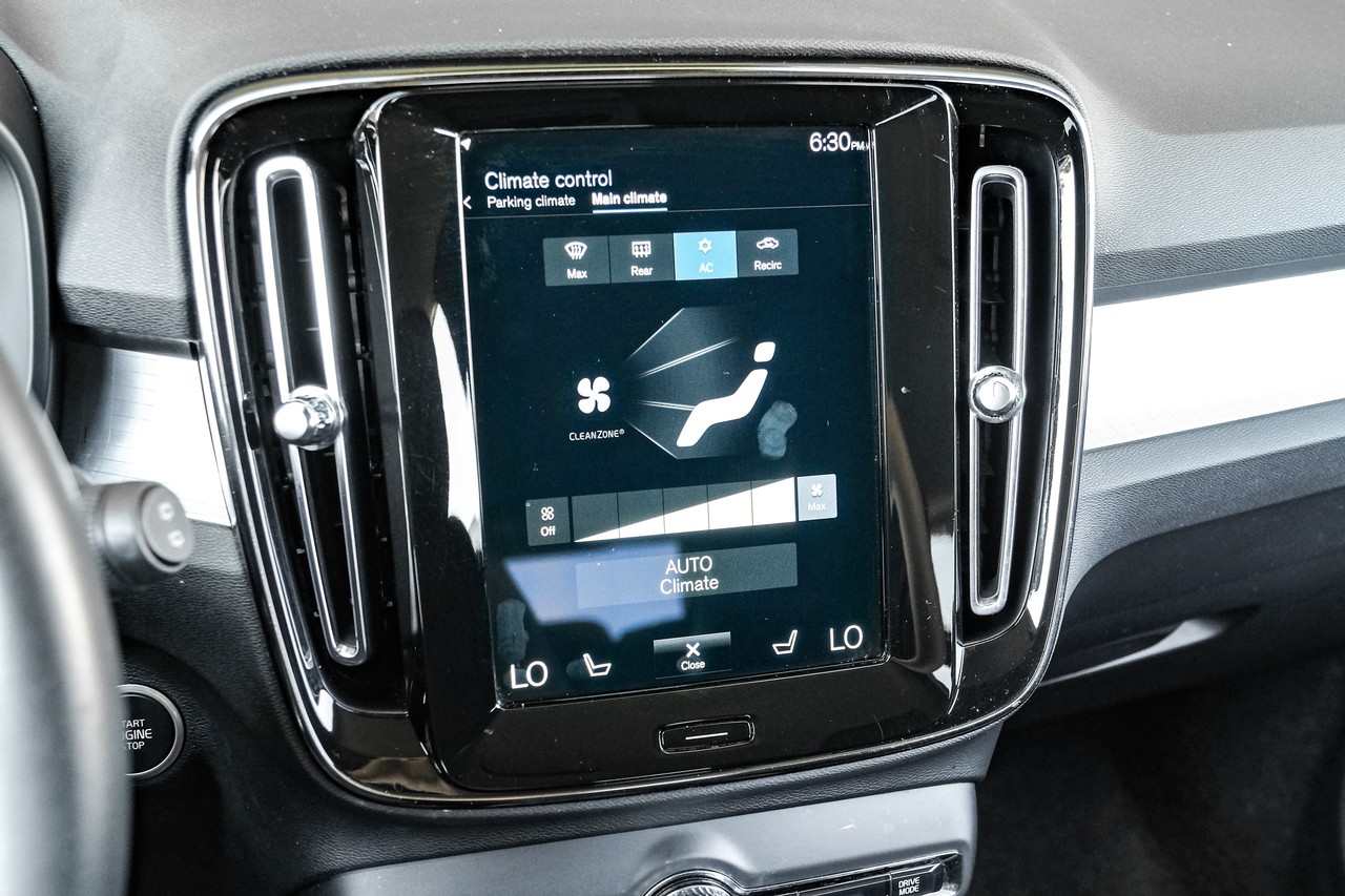 Volvo XC40 Vehicle Main Gallery Image 30
