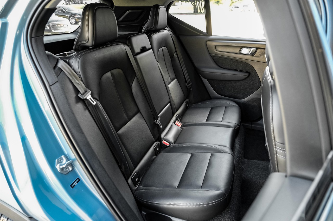 Volvo XC40 Vehicle Main Gallery Image 36