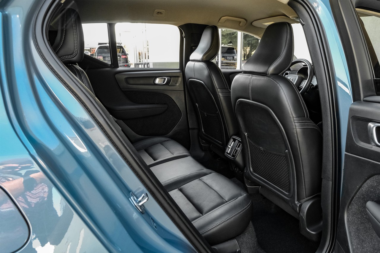 Volvo XC40 Vehicle Main Gallery Image 37