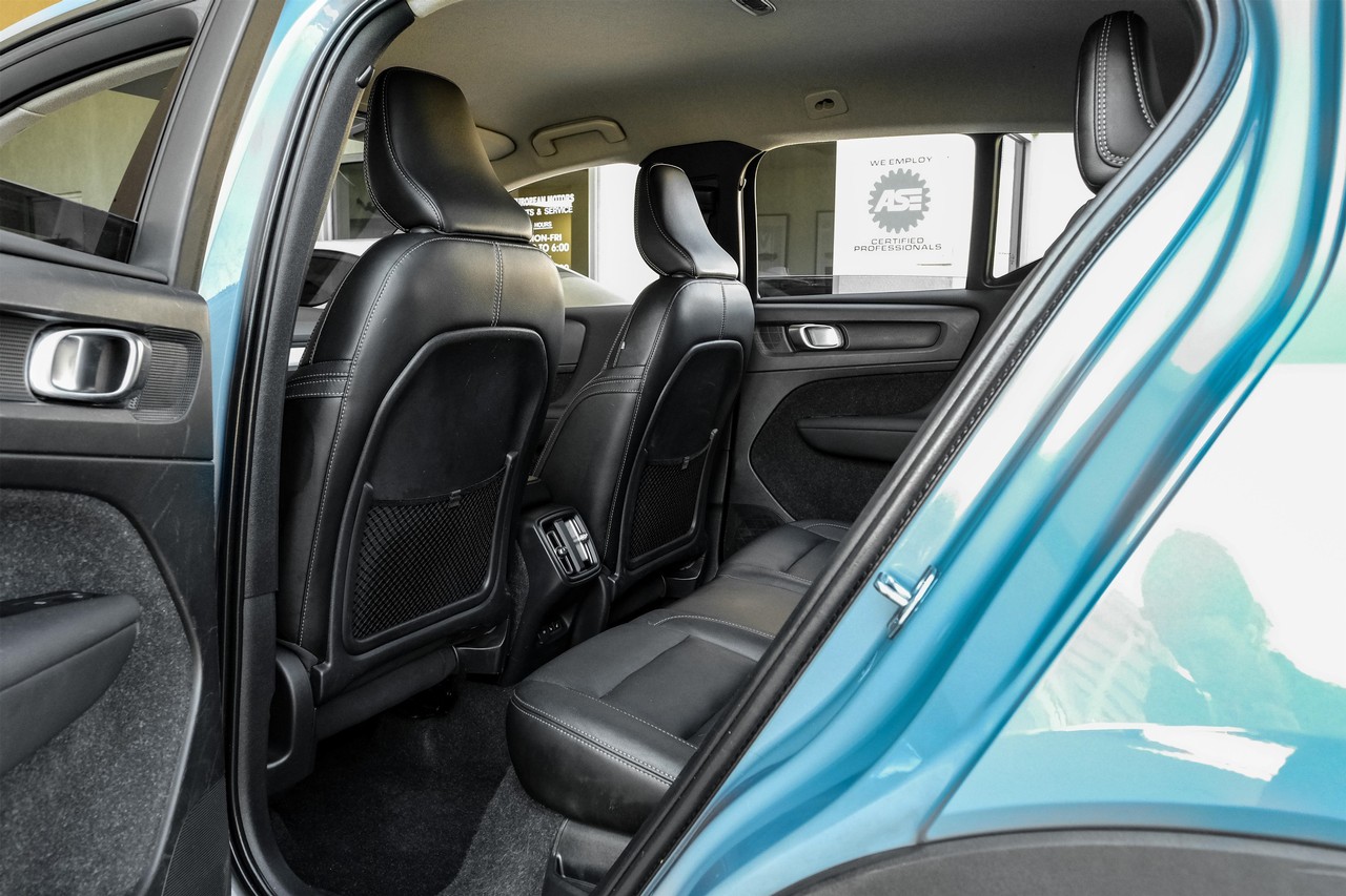Volvo XC40 Vehicle Main Gallery Image 38