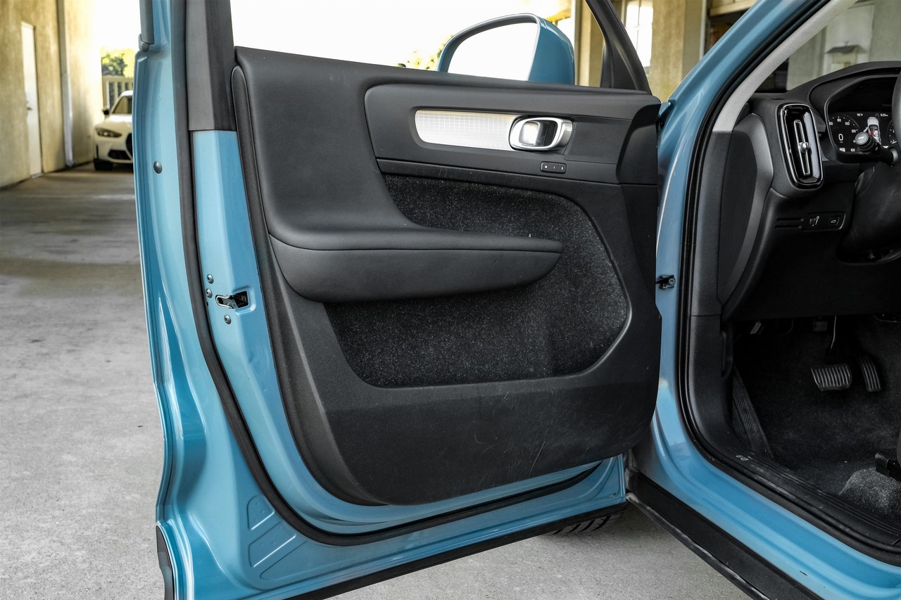 Volvo XC40 Vehicle Main Gallery Image 42