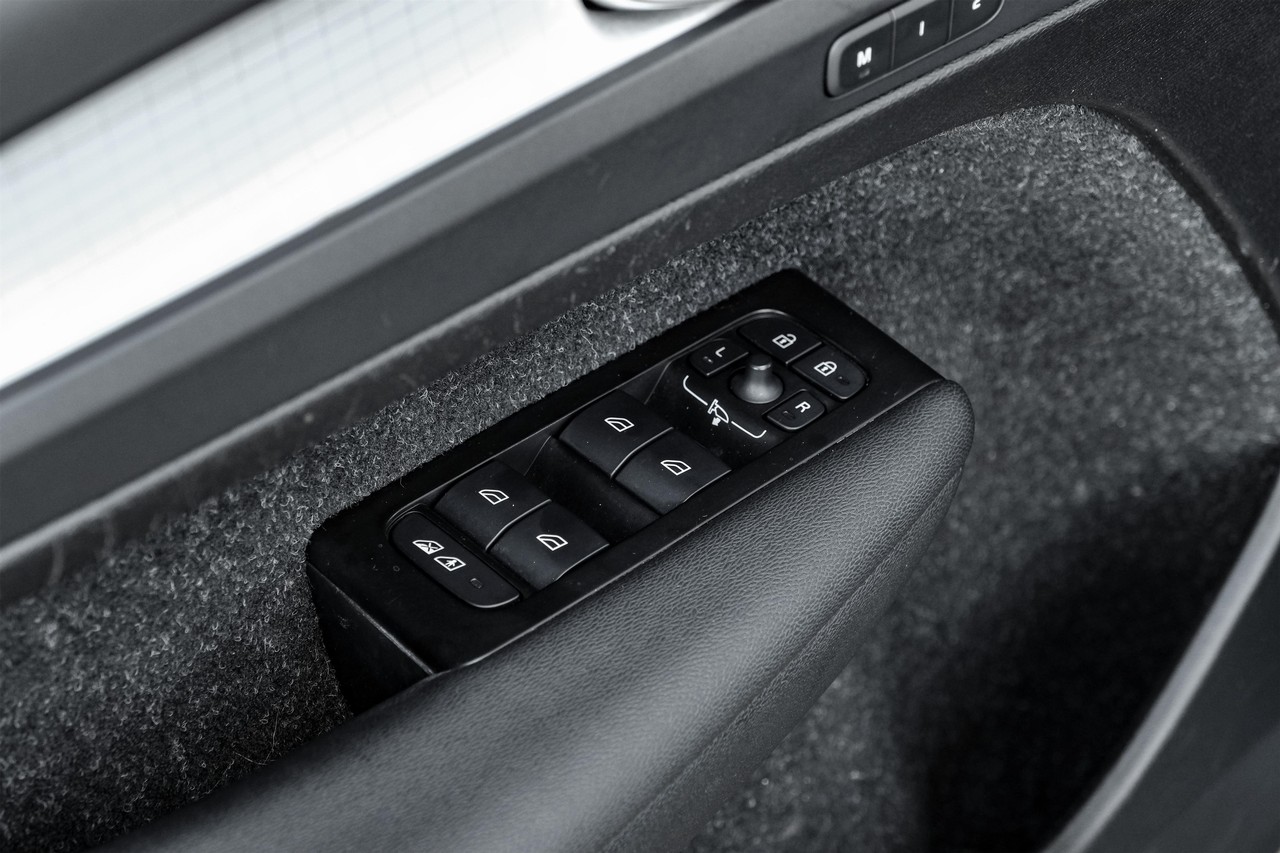 Volvo XC40 Vehicle Main Gallery Image 43