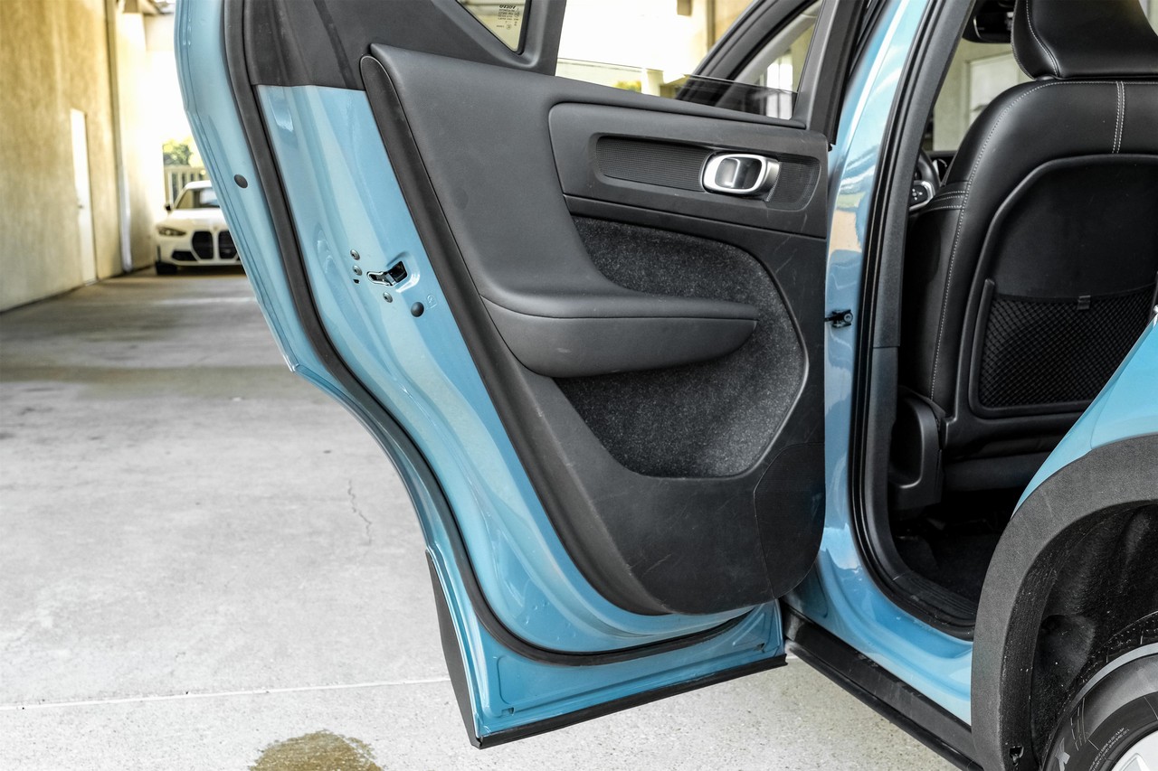 Volvo XC40 Vehicle Main Gallery Image 45