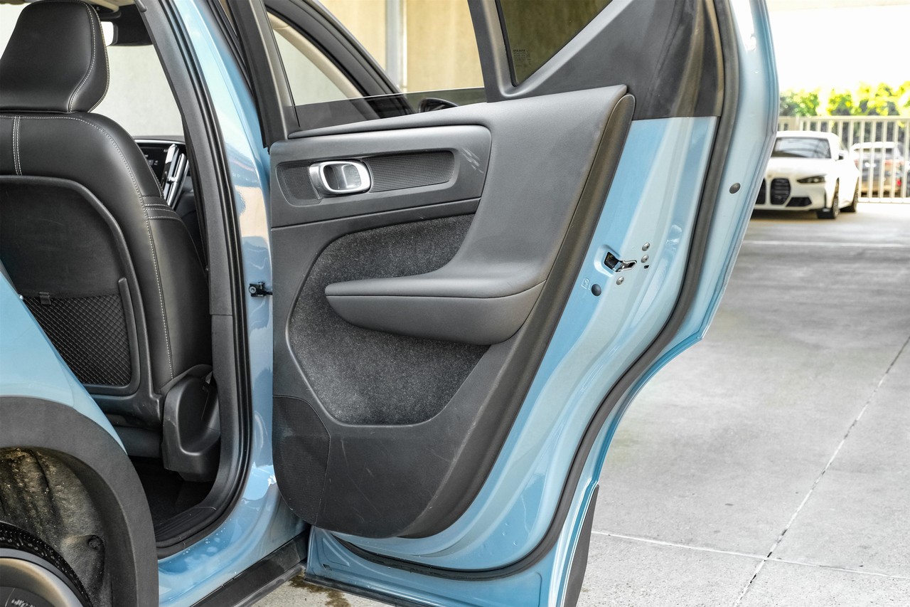 Volvo XC40 Vehicle Main Gallery Image 46