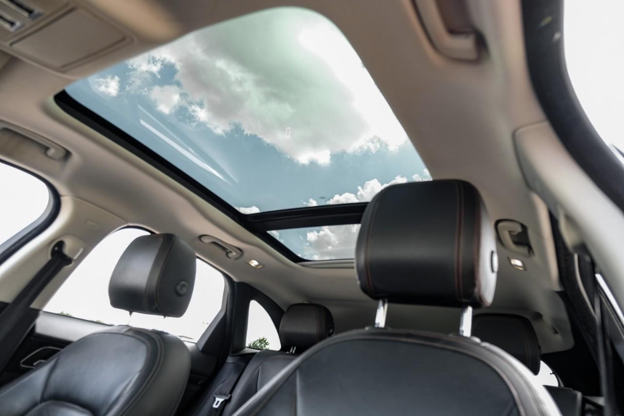 Jaguar F-Pace Vehicle Main Gallery Image 05