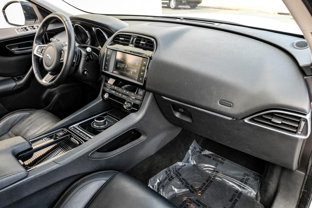 Jaguar F-Pace Vehicle Main Gallery Image 13
