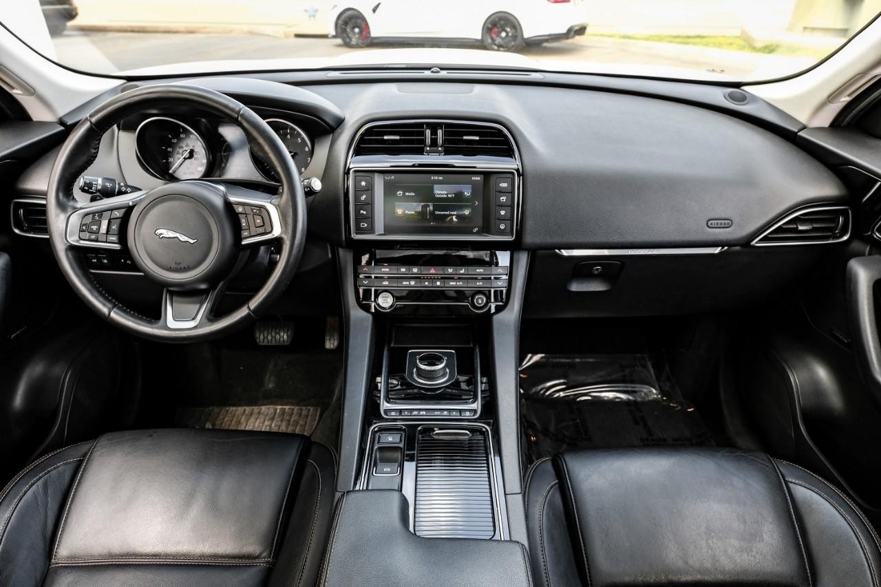 Jaguar F-Pace Vehicle Main Gallery Image 15