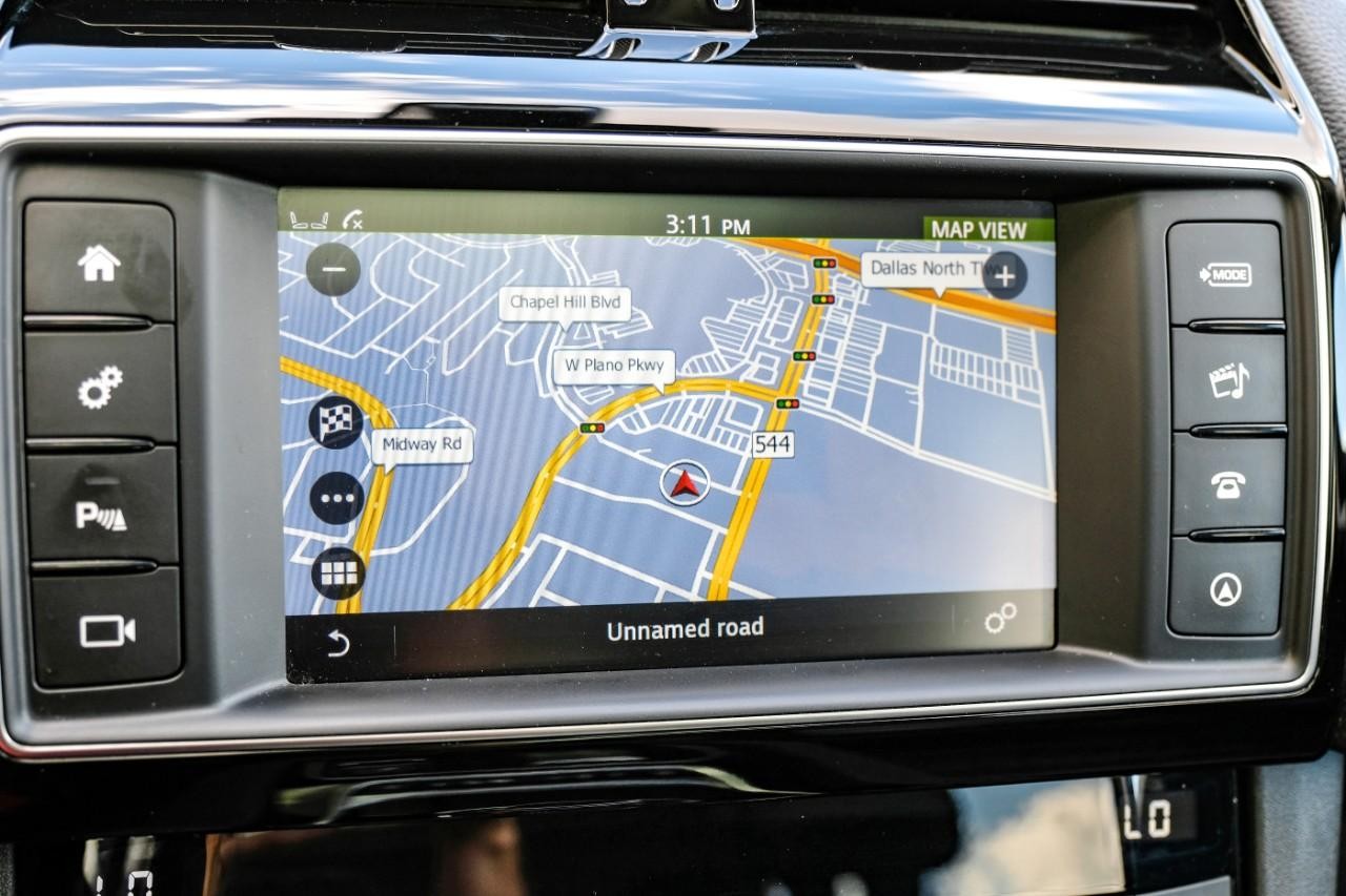 Jaguar F-Pace Vehicle Main Gallery Image 23