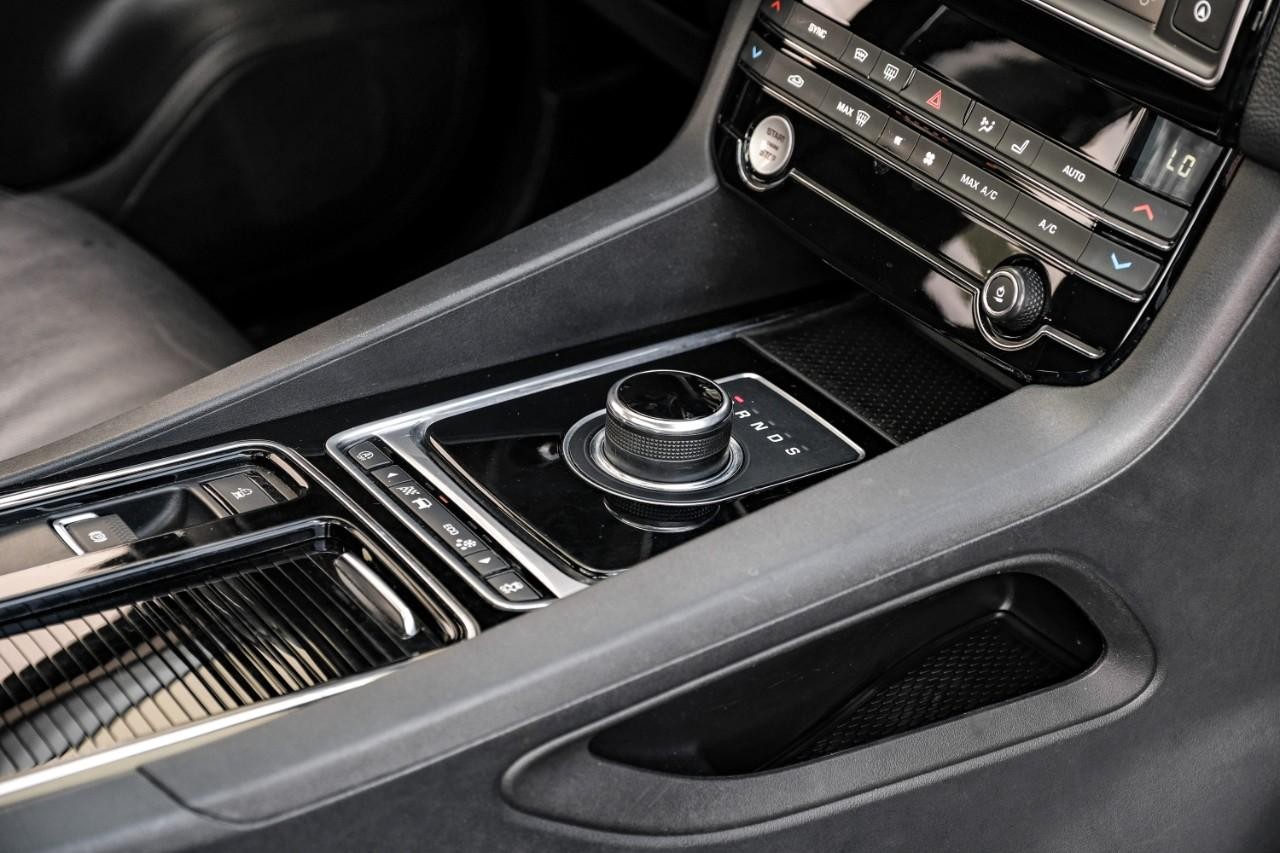 Jaguar F-Pace Vehicle Main Gallery Image 25