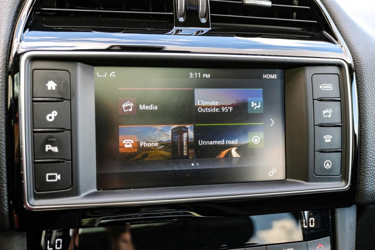 Jaguar F-Pace Vehicle Main Gallery Image 29