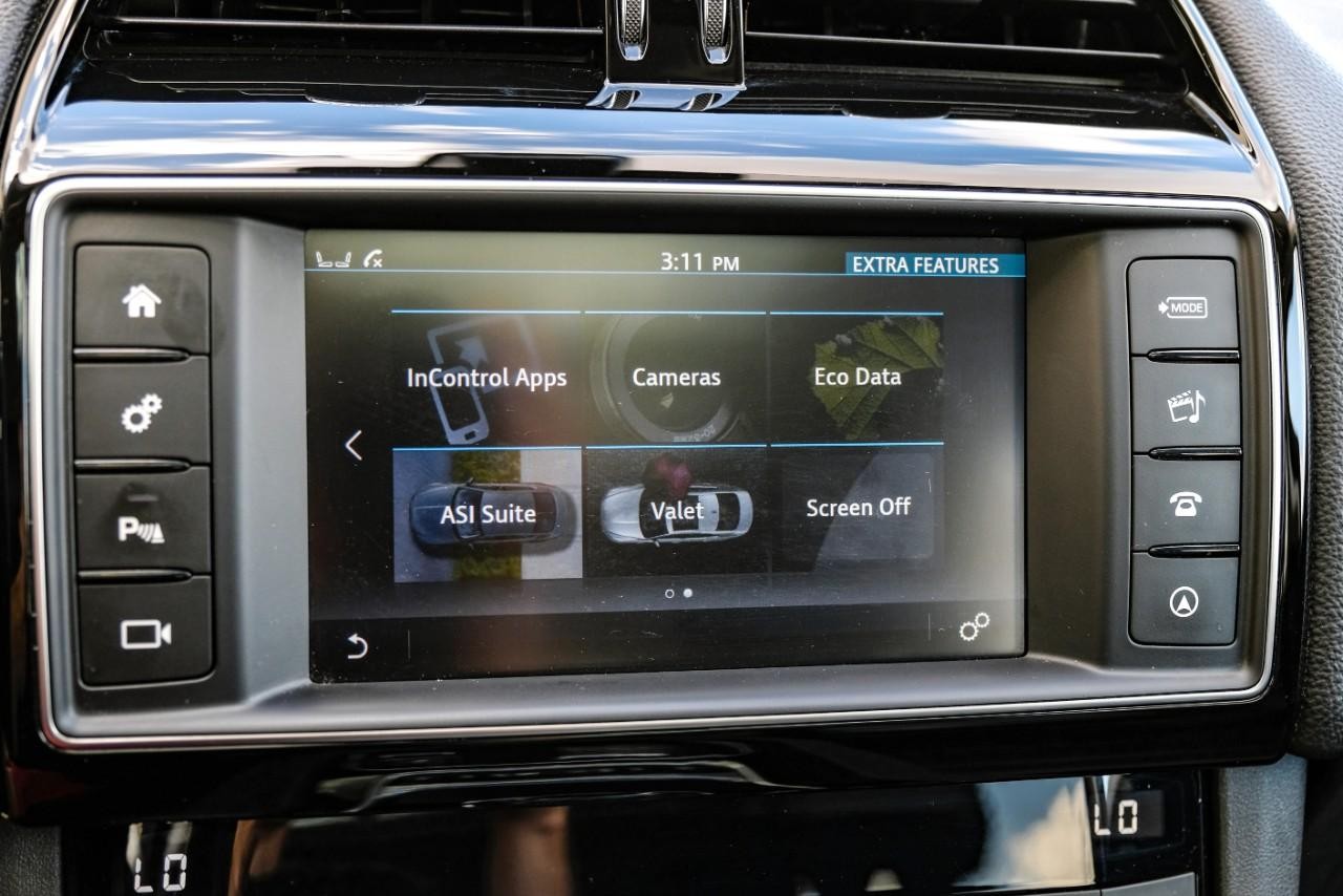Jaguar F-Pace Vehicle Main Gallery Image 32