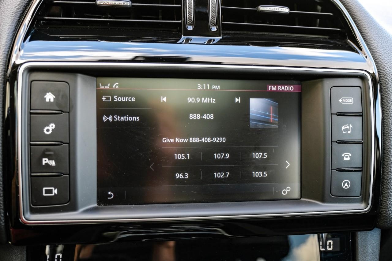 Jaguar F-Pace Vehicle Main Gallery Image 33