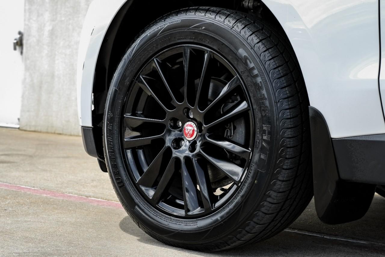 Jaguar F-Pace Vehicle Main Gallery Image 52