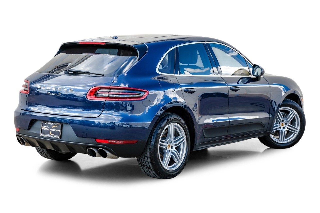 Porsche Macan Vehicle Main Gallery Image 09