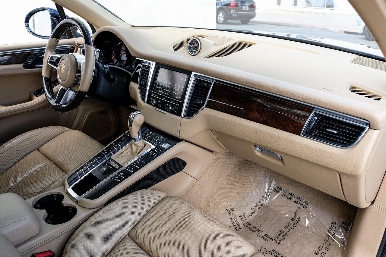 Porsche Macan Vehicle Main Gallery Image 13