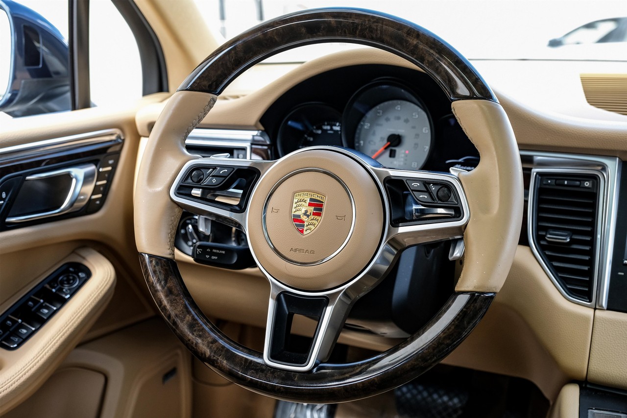 Porsche Macan Vehicle Main Gallery Image 17