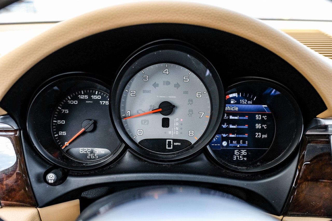 Porsche Macan Vehicle Main Gallery Image 20
