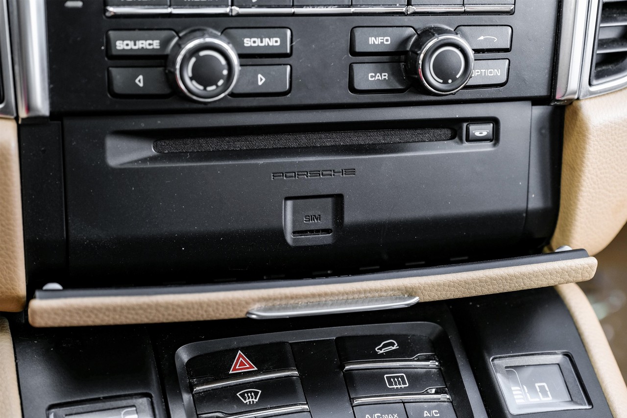 Porsche Macan Vehicle Main Gallery Image 26