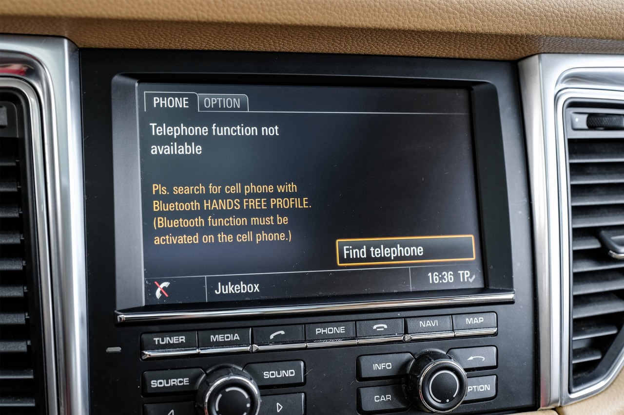 Porsche Macan Vehicle Main Gallery Image 29