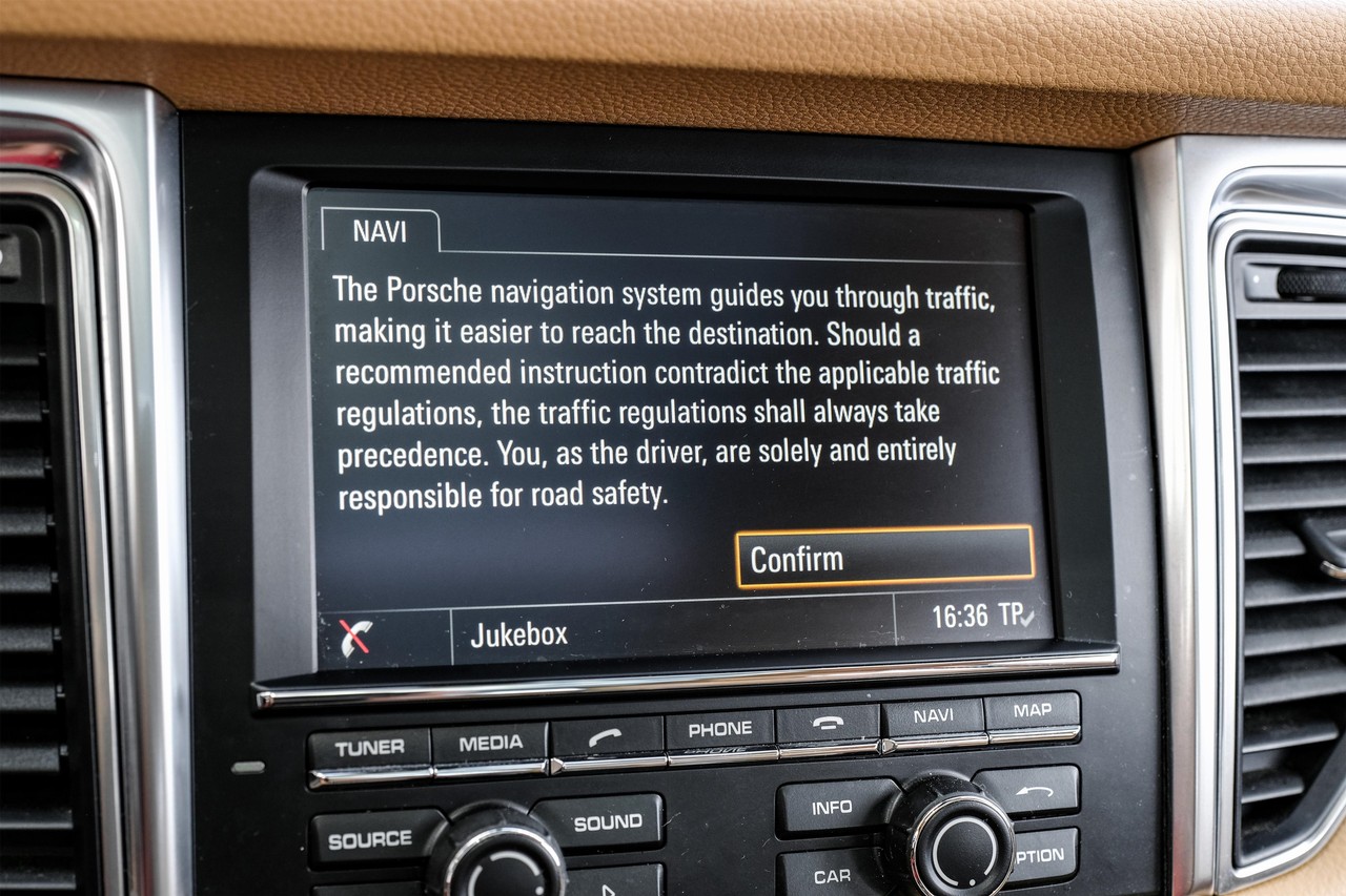 Porsche Macan Vehicle Main Gallery Image 30