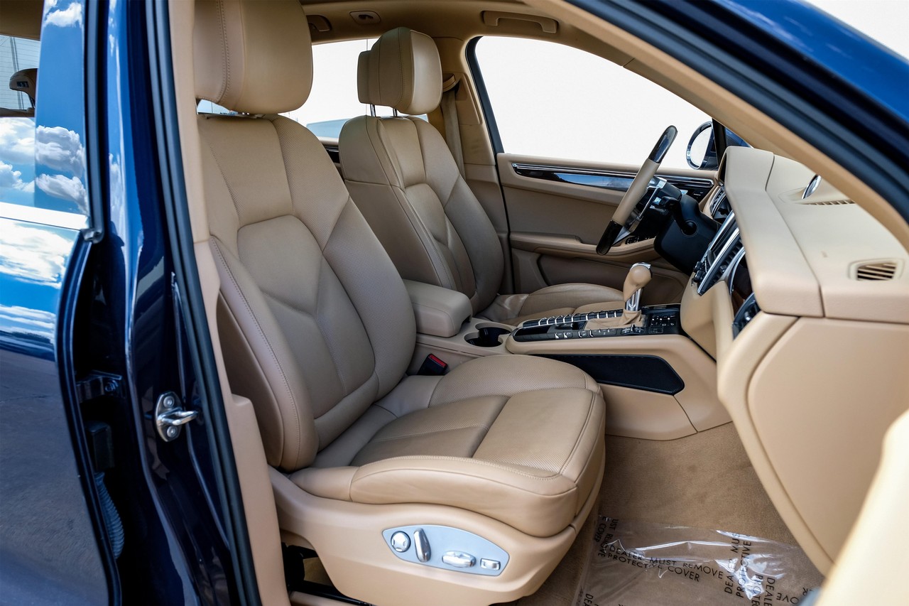 Porsche Macan Vehicle Main Gallery Image 32