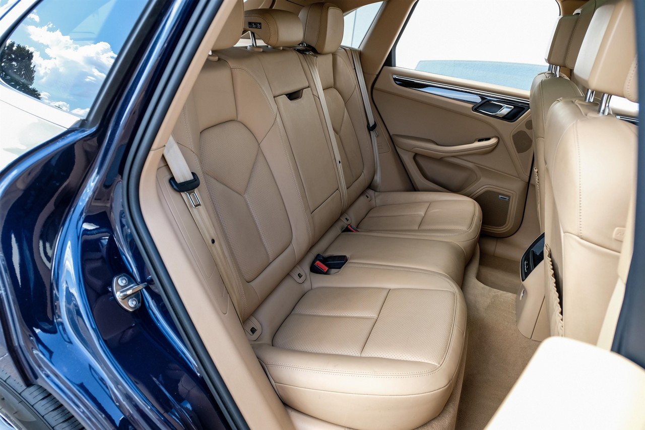 Porsche Macan Vehicle Main Gallery Image 33