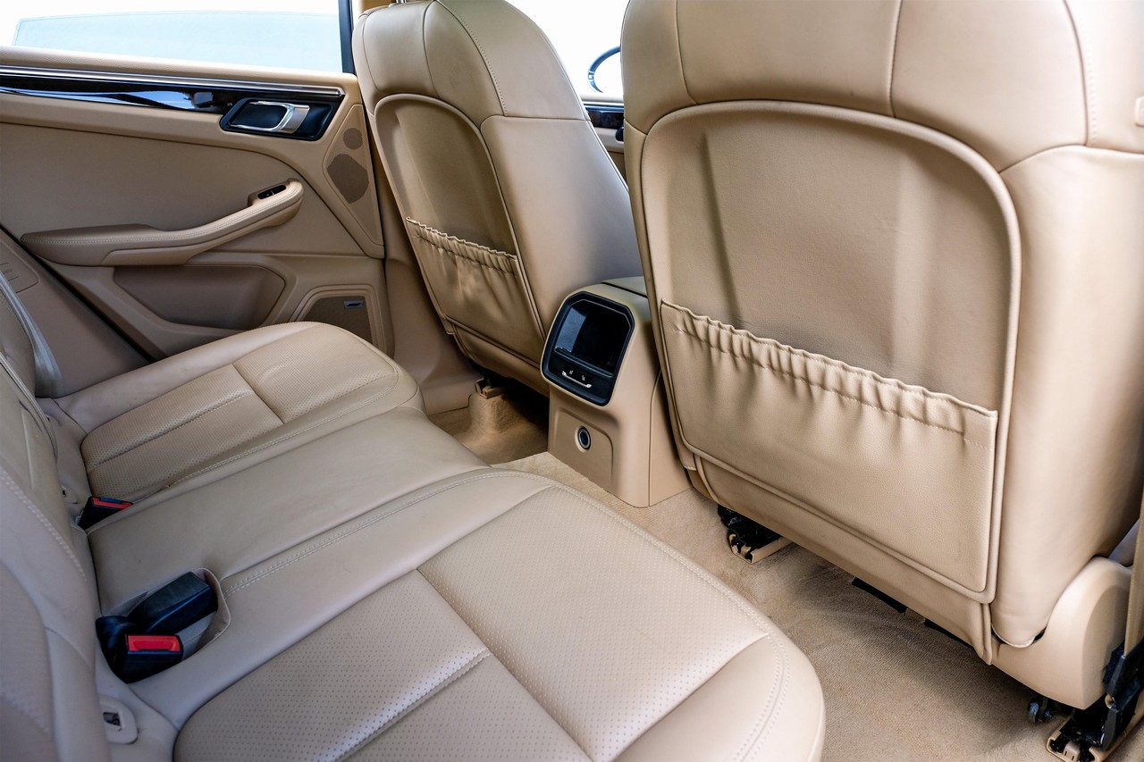 Porsche Macan Vehicle Main Gallery Image 34