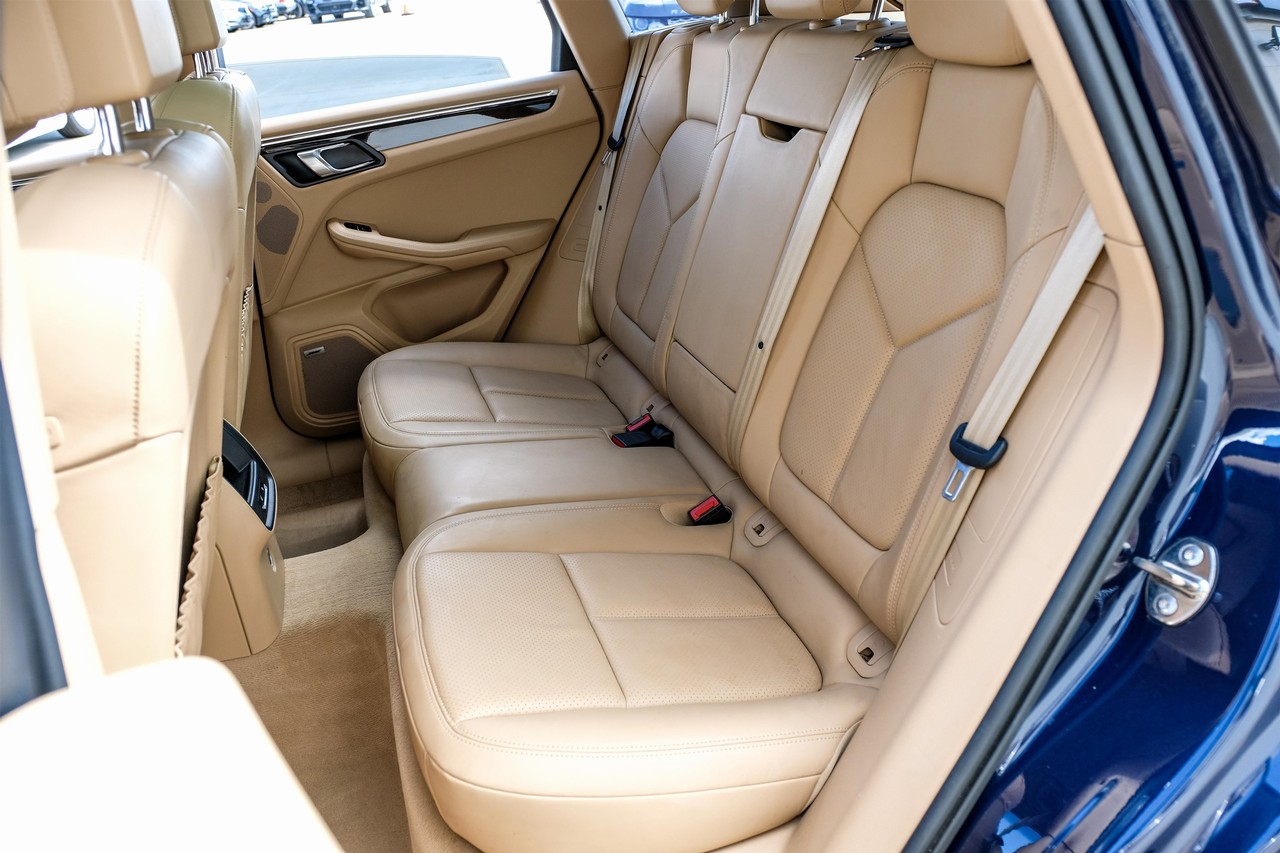 Porsche Macan Vehicle Main Gallery Image 36