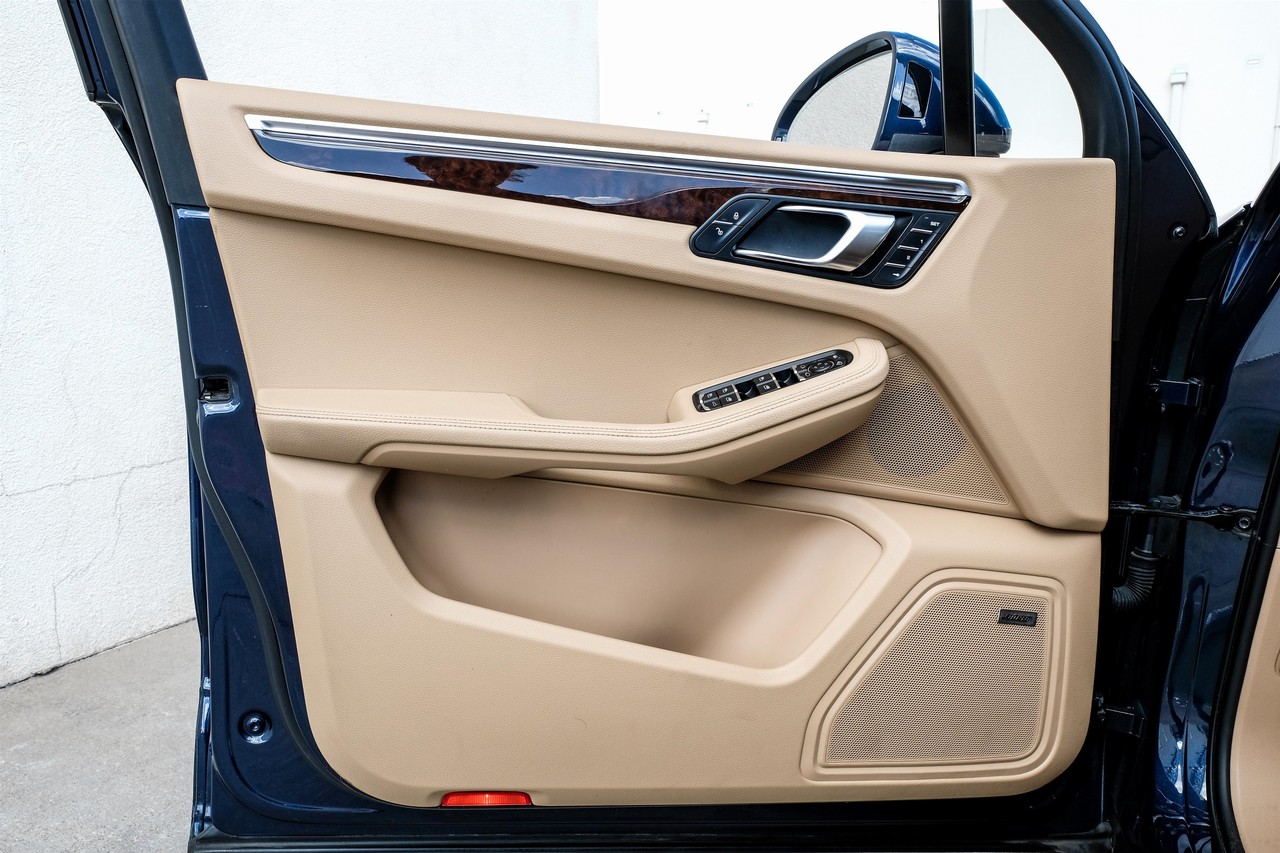 Porsche Macan Vehicle Main Gallery Image 39
