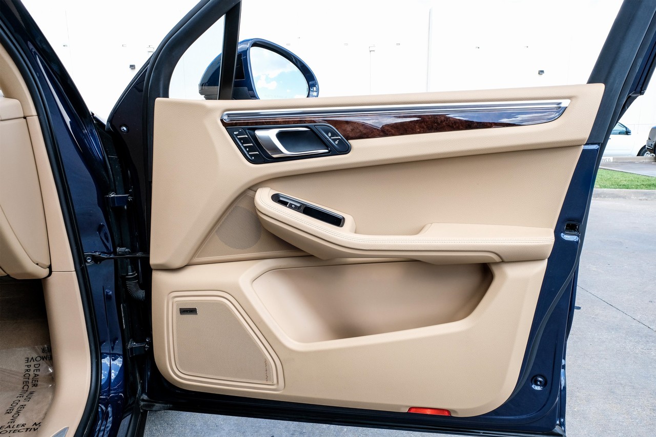Porsche Macan Vehicle Main Gallery Image 41