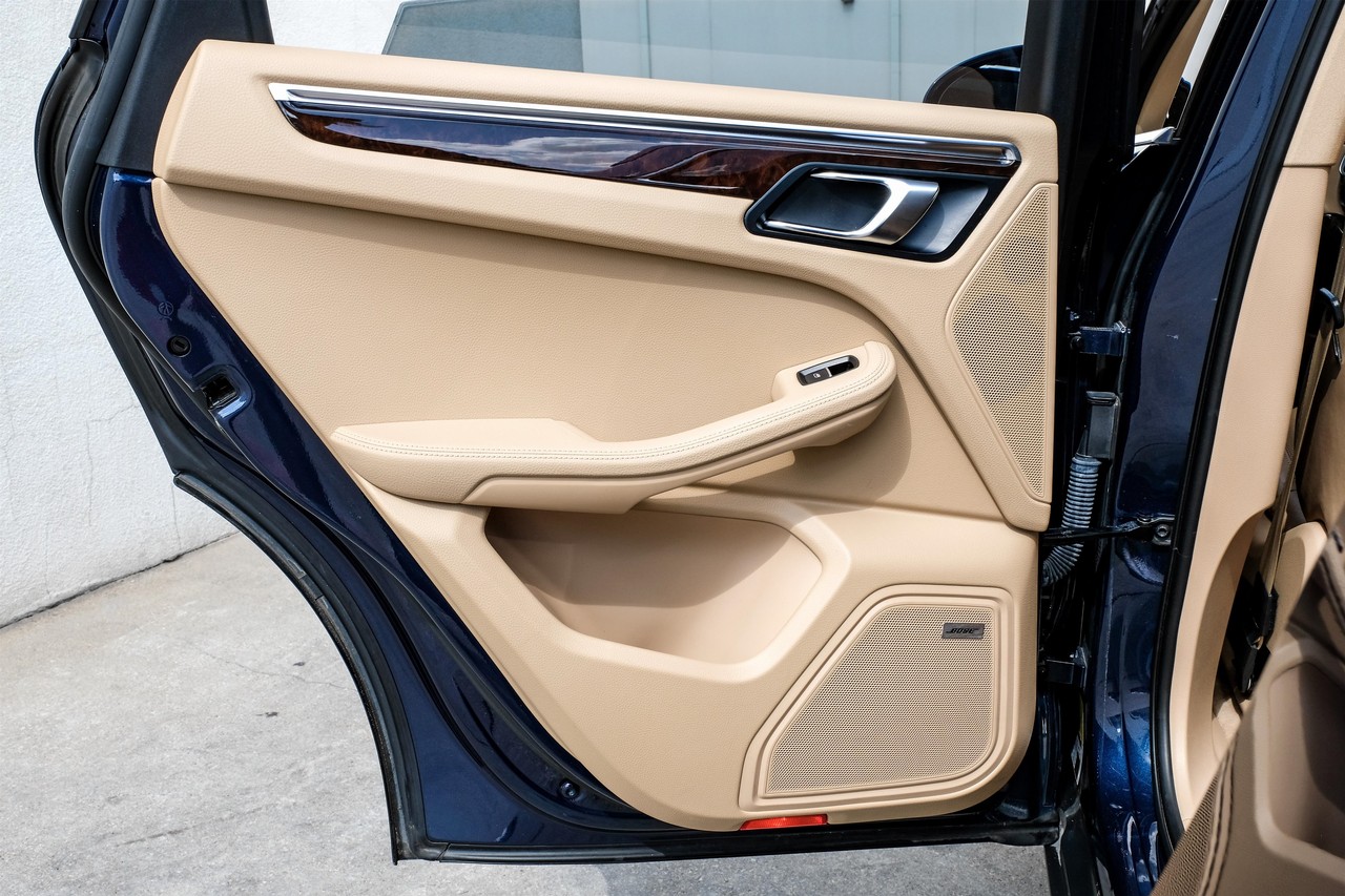 Porsche Macan Vehicle Main Gallery Image 42