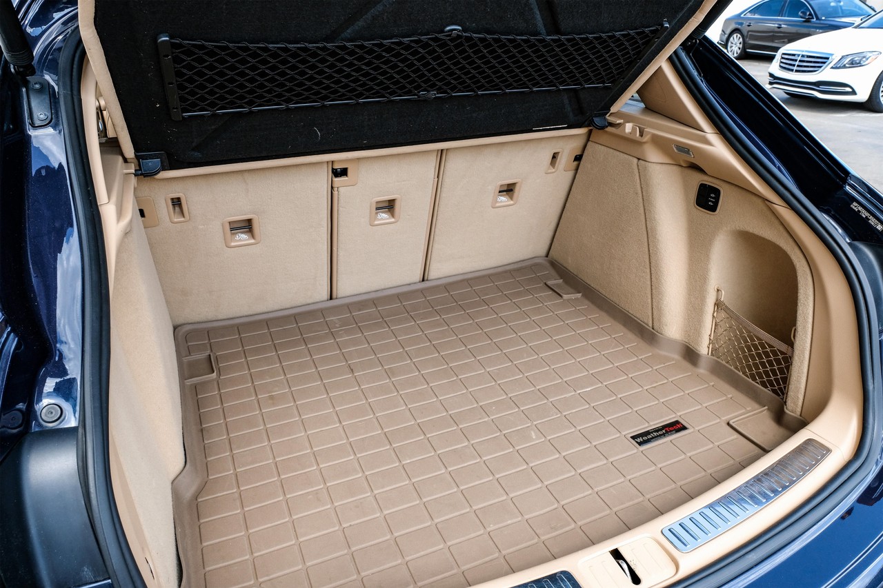 Porsche Macan Vehicle Main Gallery Image 47