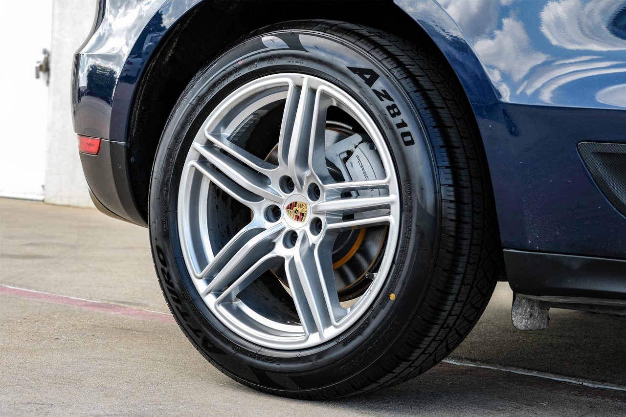 Porsche Macan Vehicle Main Gallery Image 48