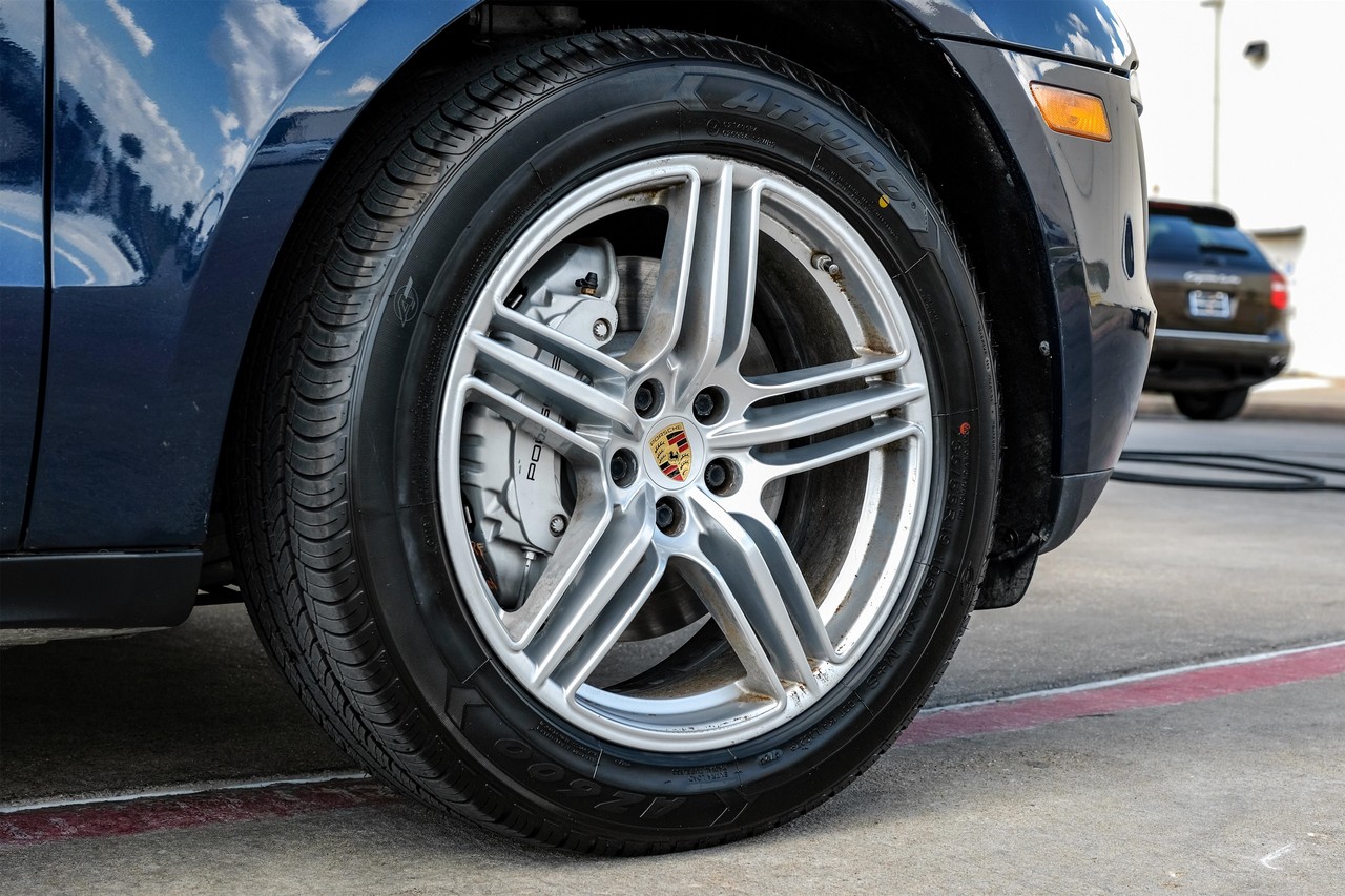 Porsche Macan Vehicle Main Gallery Image 49