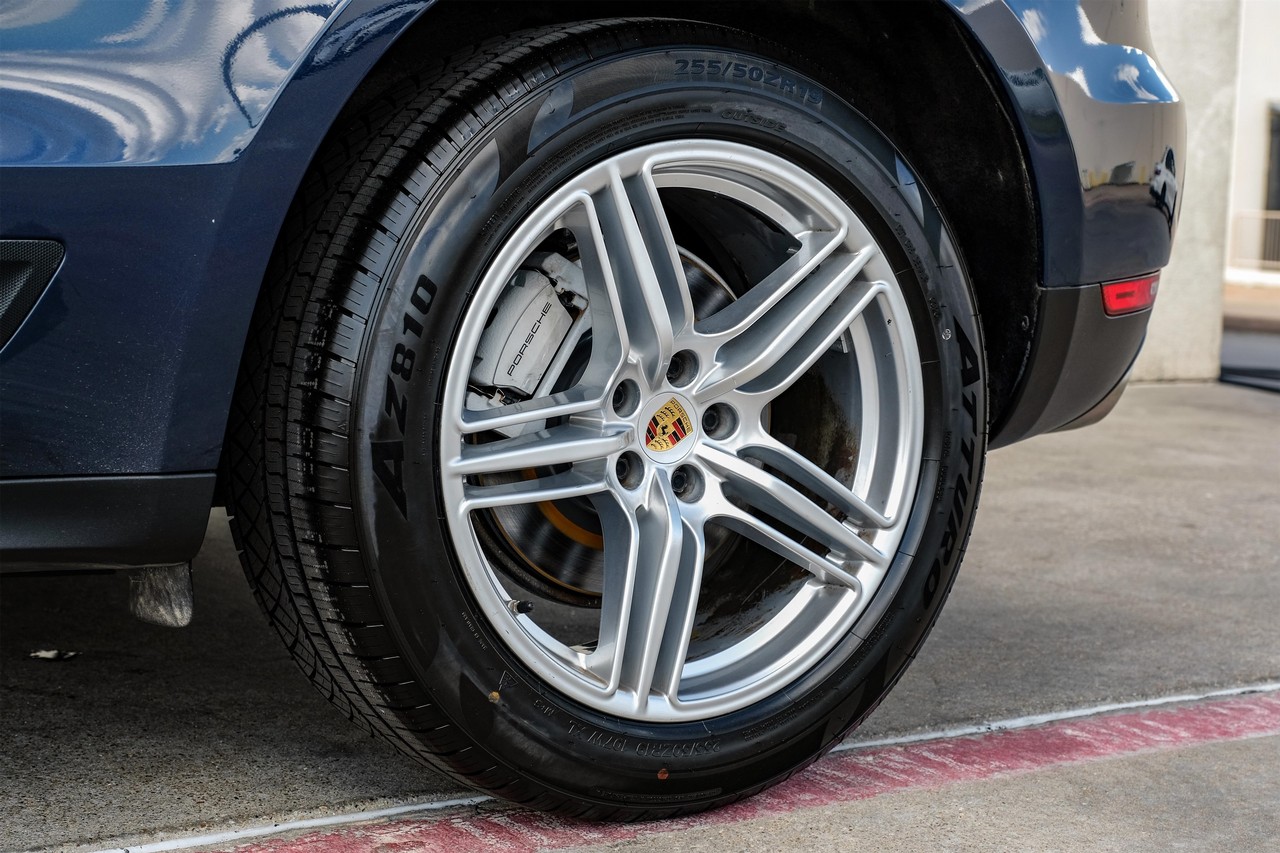 Porsche Macan Vehicle Main Gallery Image 51