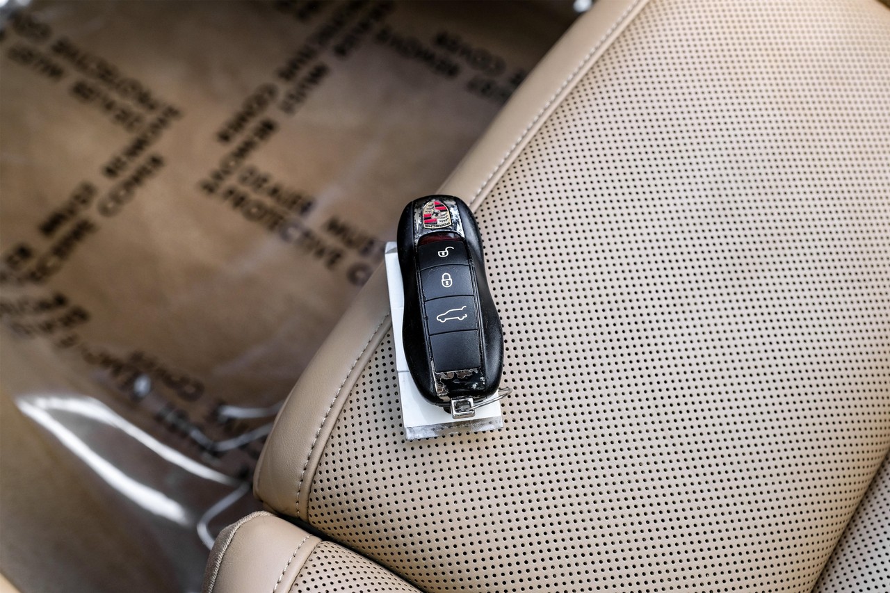 Porsche Macan Vehicle Main Gallery Image 52