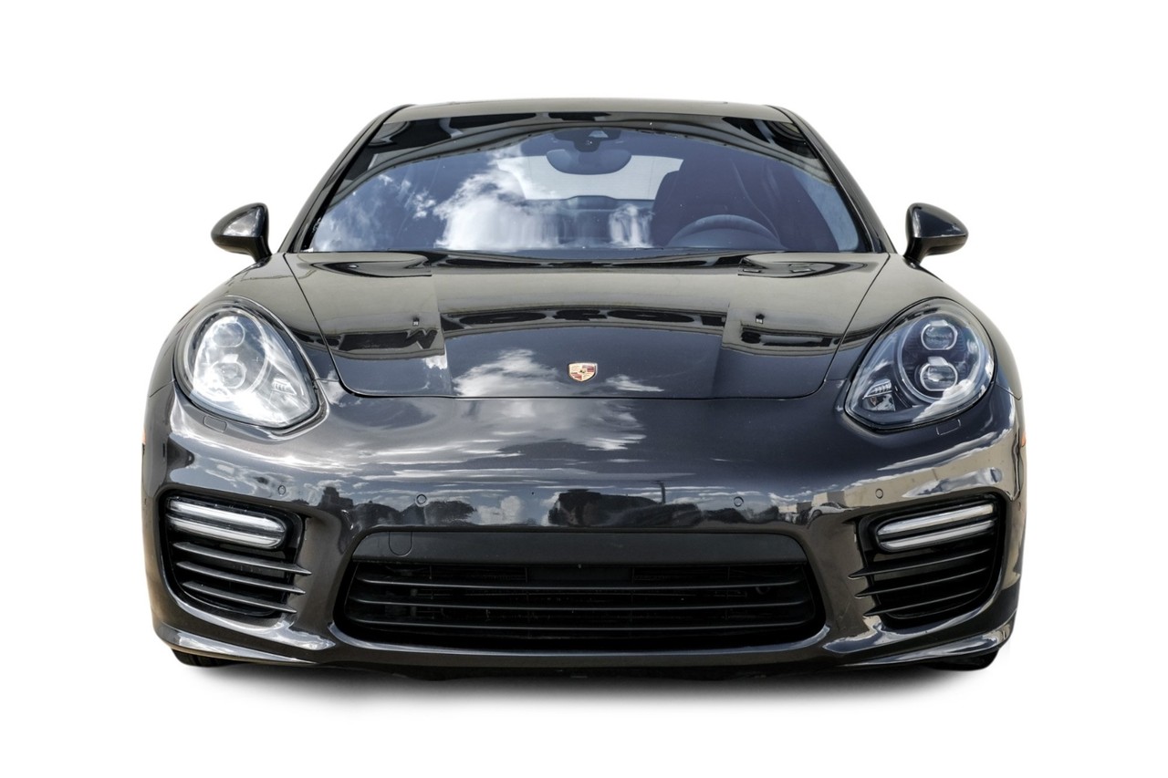 Porsche Panamera Vehicle Main Gallery Image 06