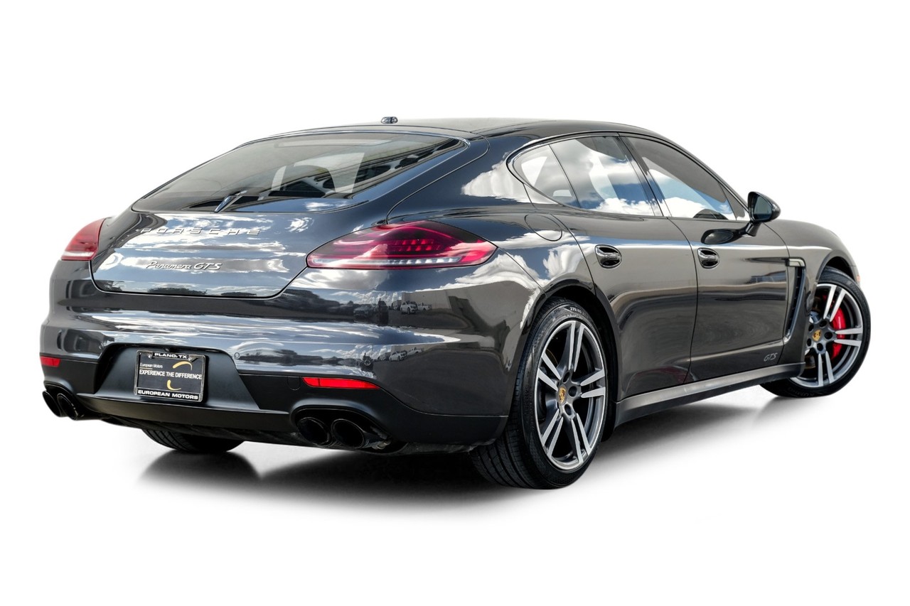 Porsche Panamera Vehicle Main Gallery Image 09