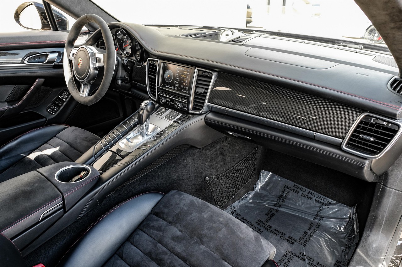Porsche Panamera Vehicle Main Gallery Image 13