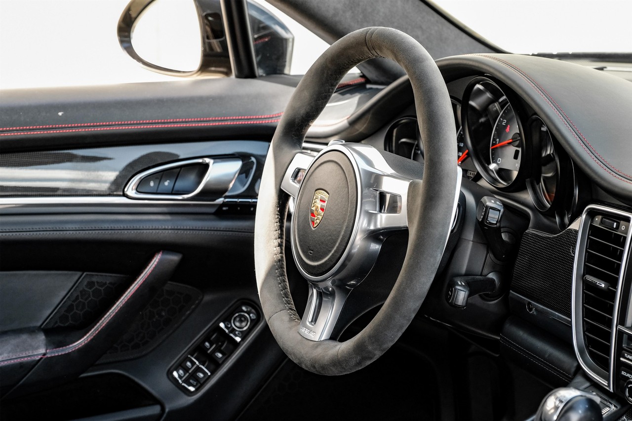 Porsche Panamera Vehicle Main Gallery Image 14