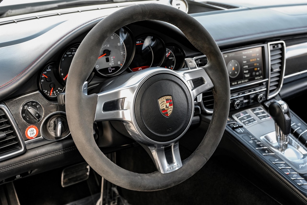 Porsche Panamera Vehicle Main Gallery Image 16