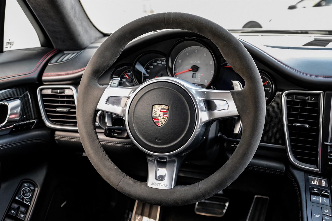 Porsche Panamera Vehicle Main Gallery Image 17