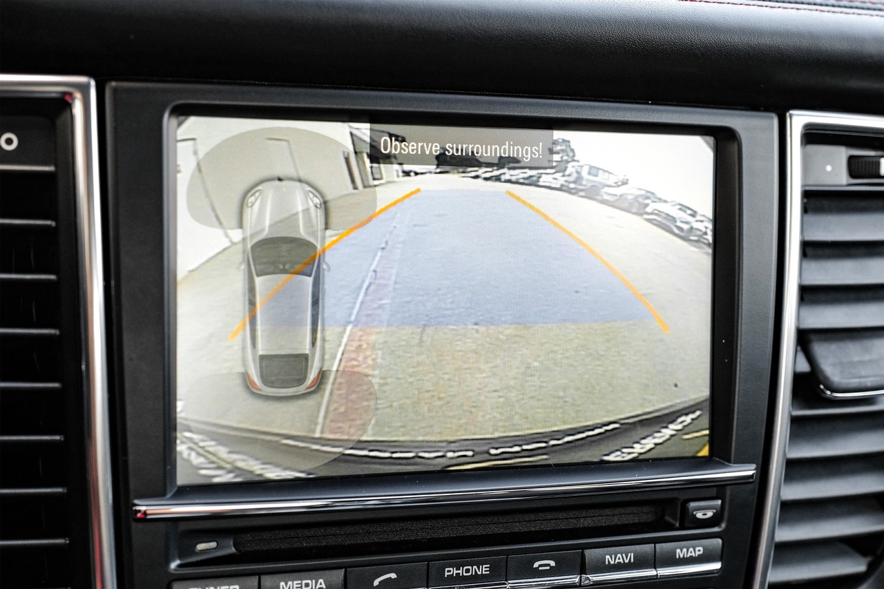 Porsche Panamera Vehicle Main Gallery Image 22