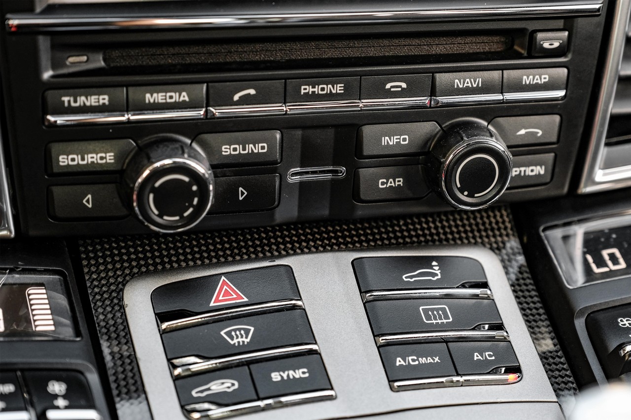 Porsche Panamera Vehicle Main Gallery Image 25
