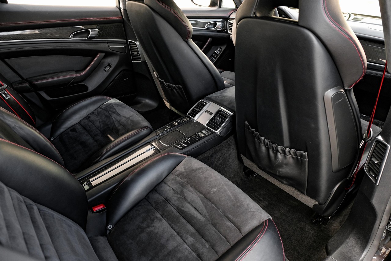 Porsche Panamera Vehicle Main Gallery Image 34