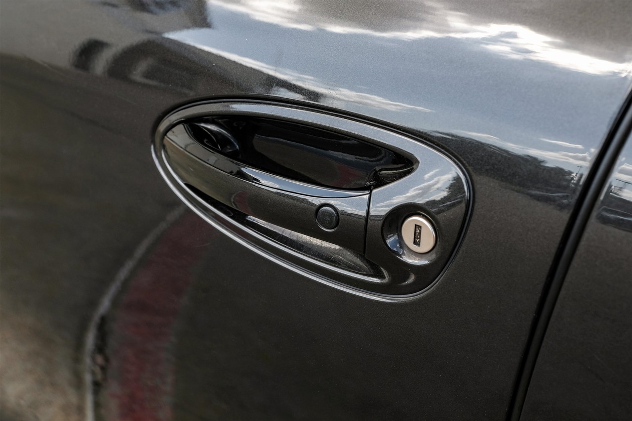 Porsche Panamera Vehicle Main Gallery Image 38
